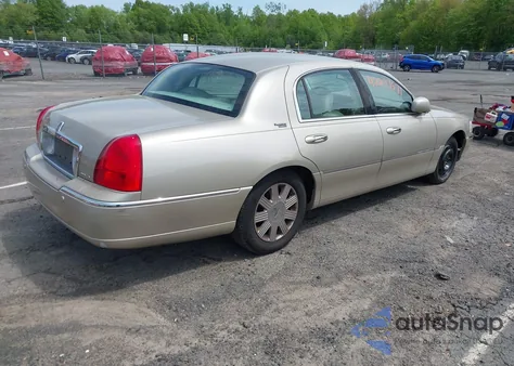 2005 Lincoln Town Car Signature Limited из США, поврежденный, VIN 1LNHM82W85Y626455